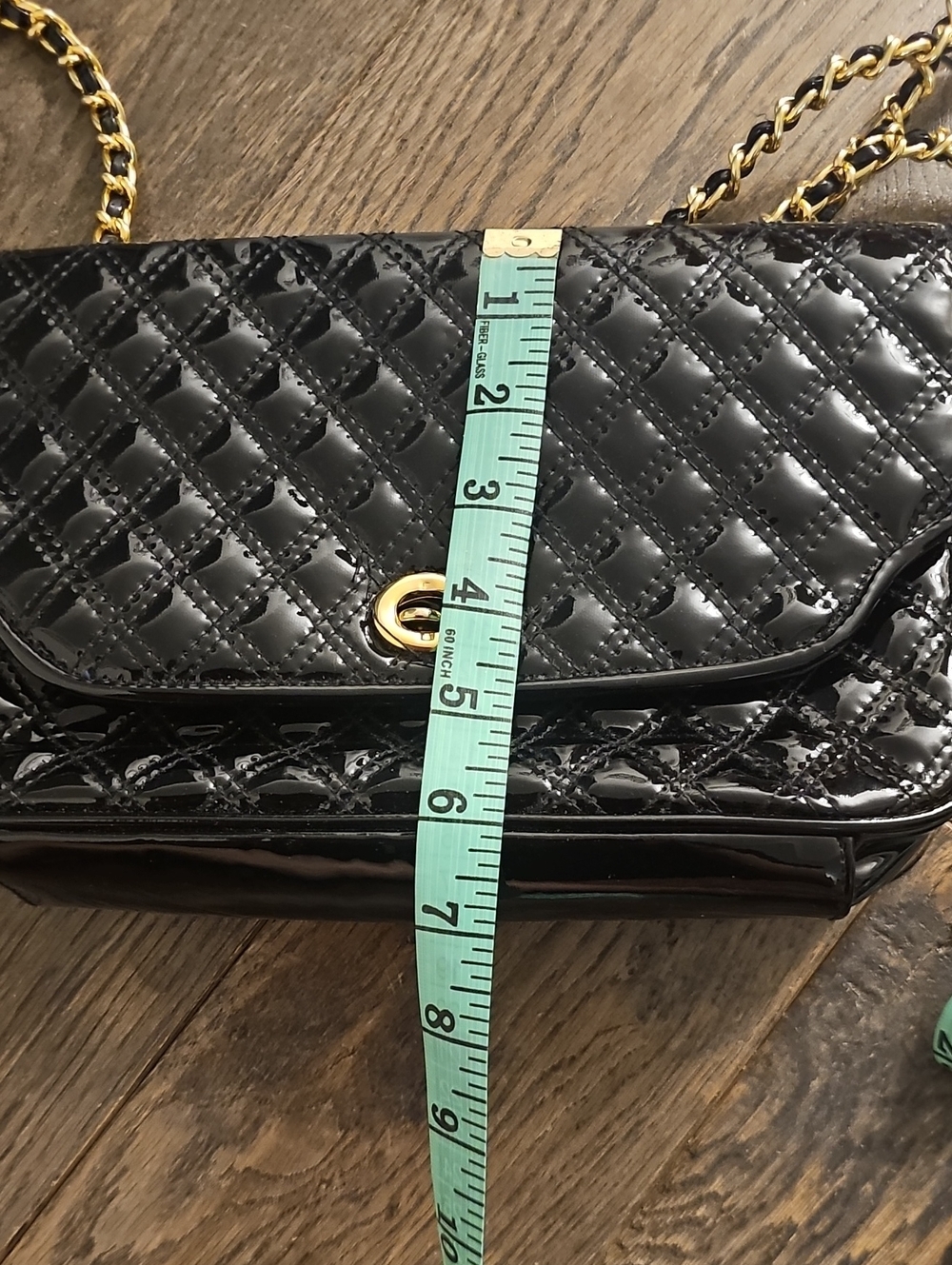 Elegant Black Quilted Chain Bag - Picture 6 of 10